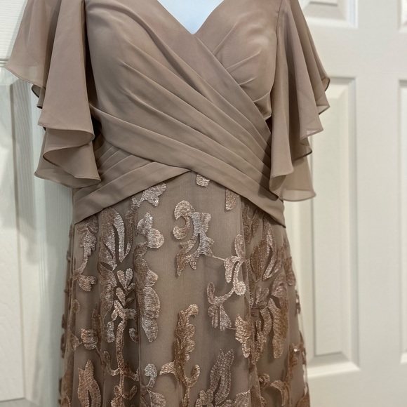 A-line V-Neck Floor-Length Lace Sequin Mother of the Bride Dress Taupe. - Picture 4 of 16